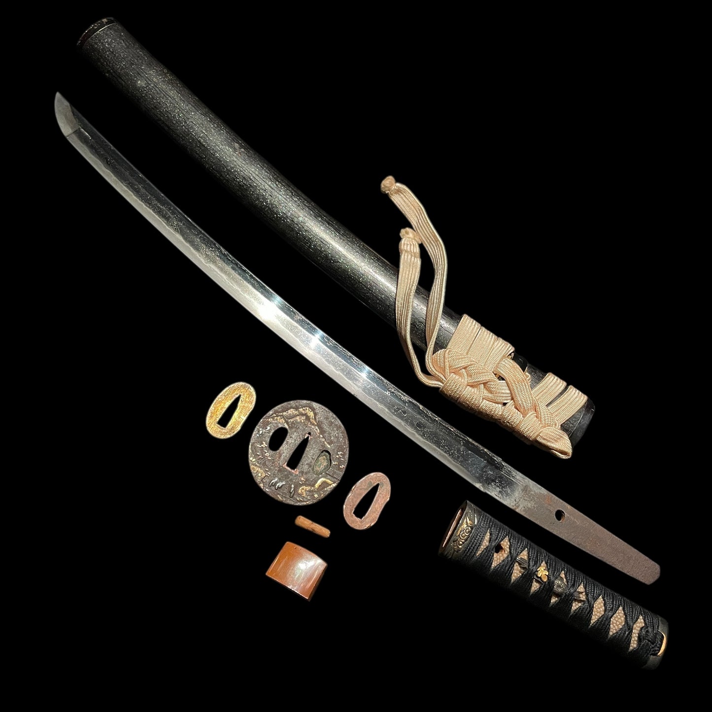 Short Wakizashi Flower Fuchikashira and Menuki, Edo period mumei