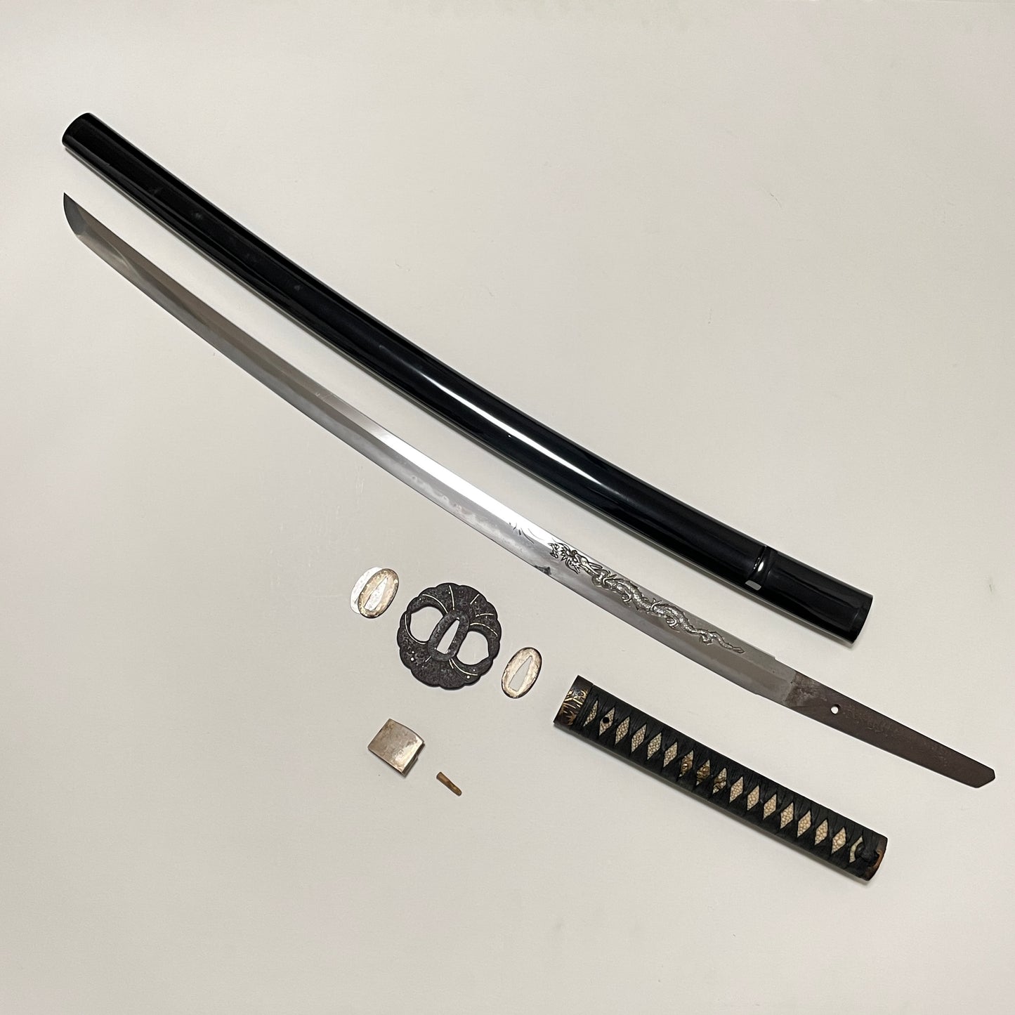 Dragon HORIMONO KATANA, Awataguchi Ikkanshi Tadatsuna signed, Edo period