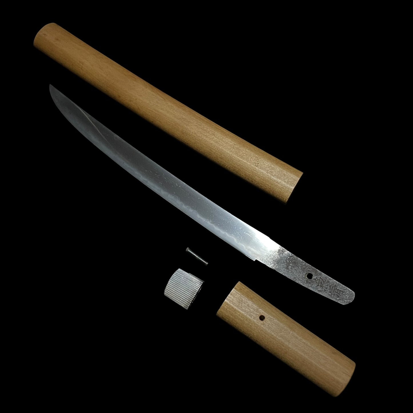 GUNOME-HAMON 互目刃文 TANTO, Kanekiyo 兼清 signed, Muromachi period
