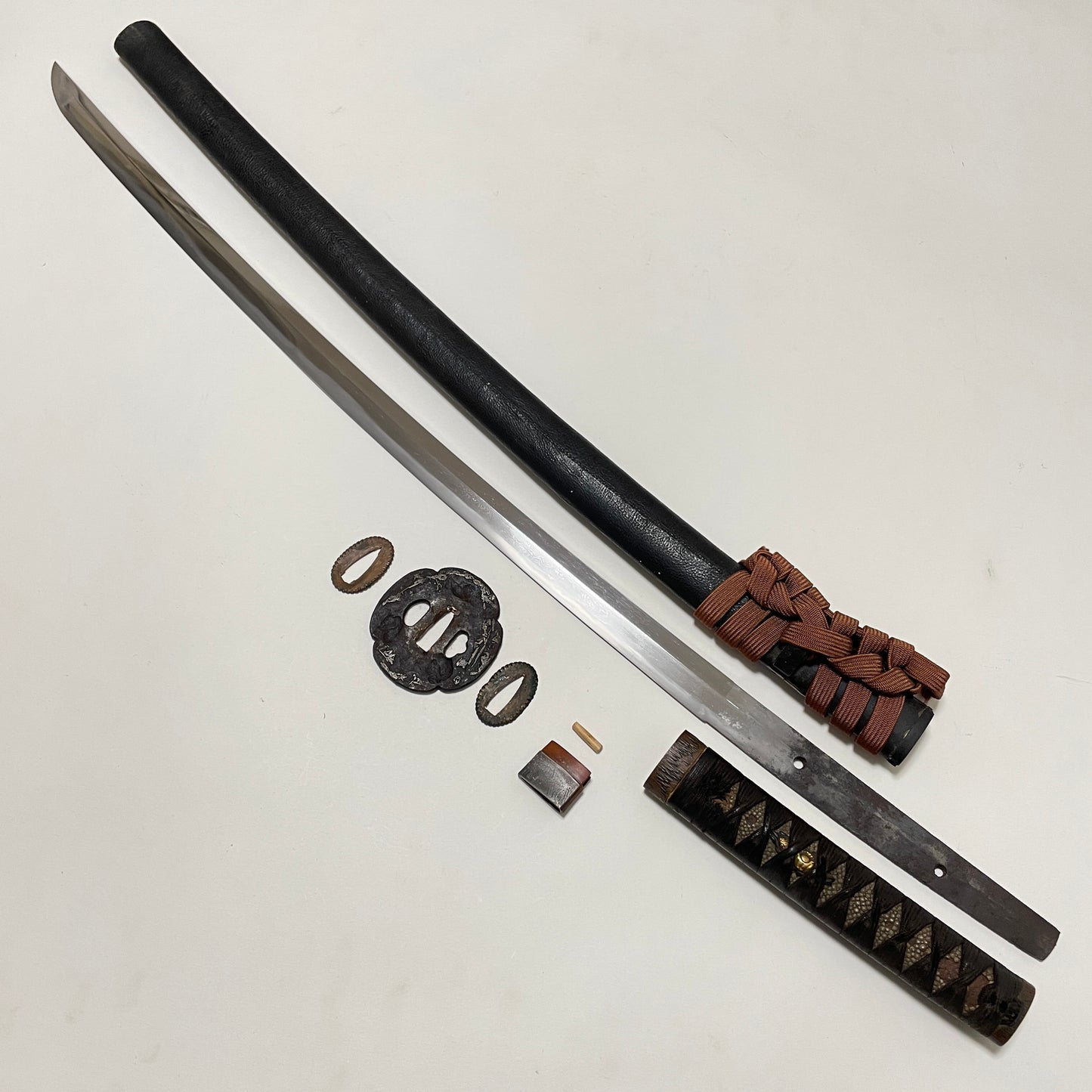 Morimitsu 盛光 signed KATANA, Shinchu Chirashi Tsuba 真鍮散鍔, with Shirasaya