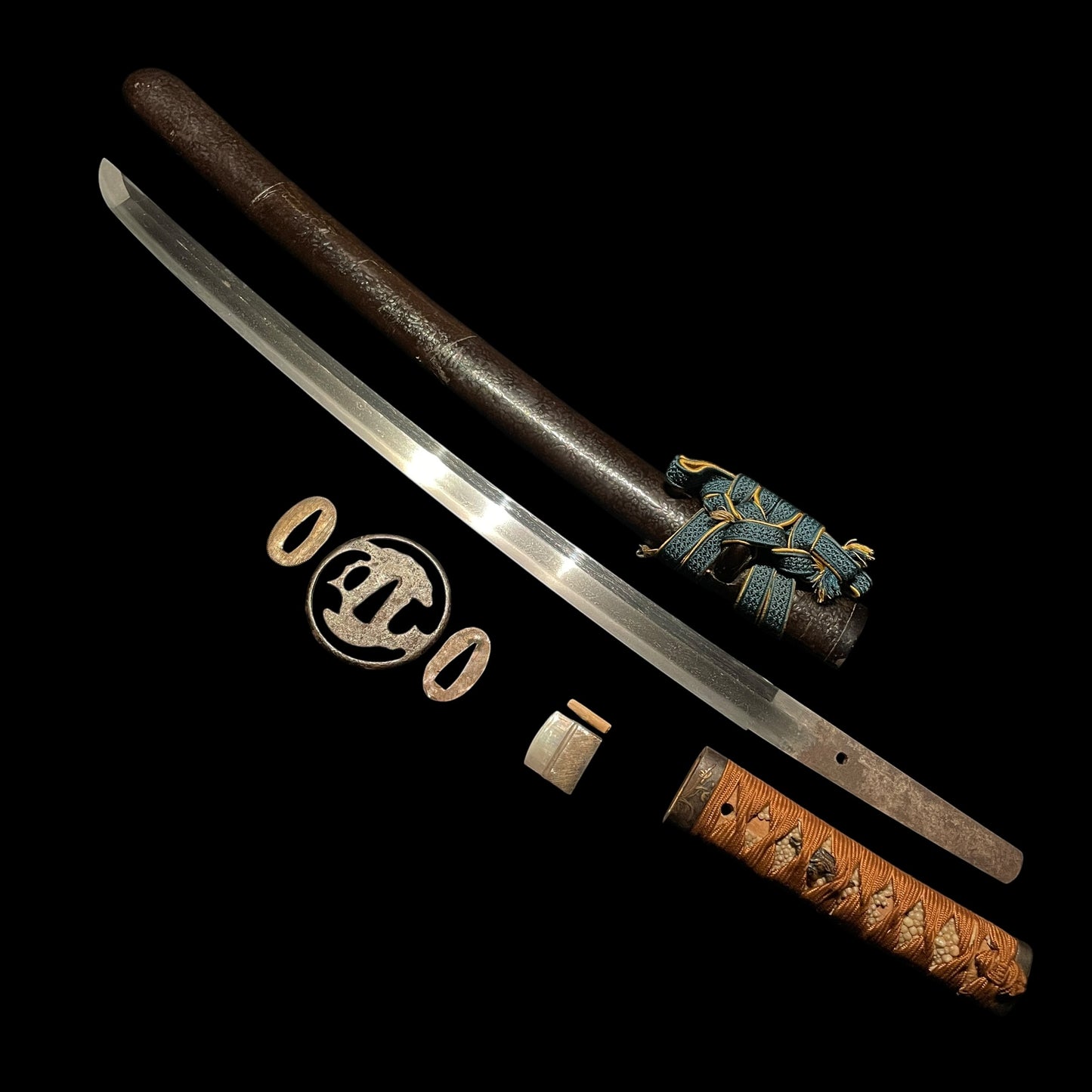 Suguha 直刃 Wakizashi, Thick Sukashi Tsuba, Edo period mumei