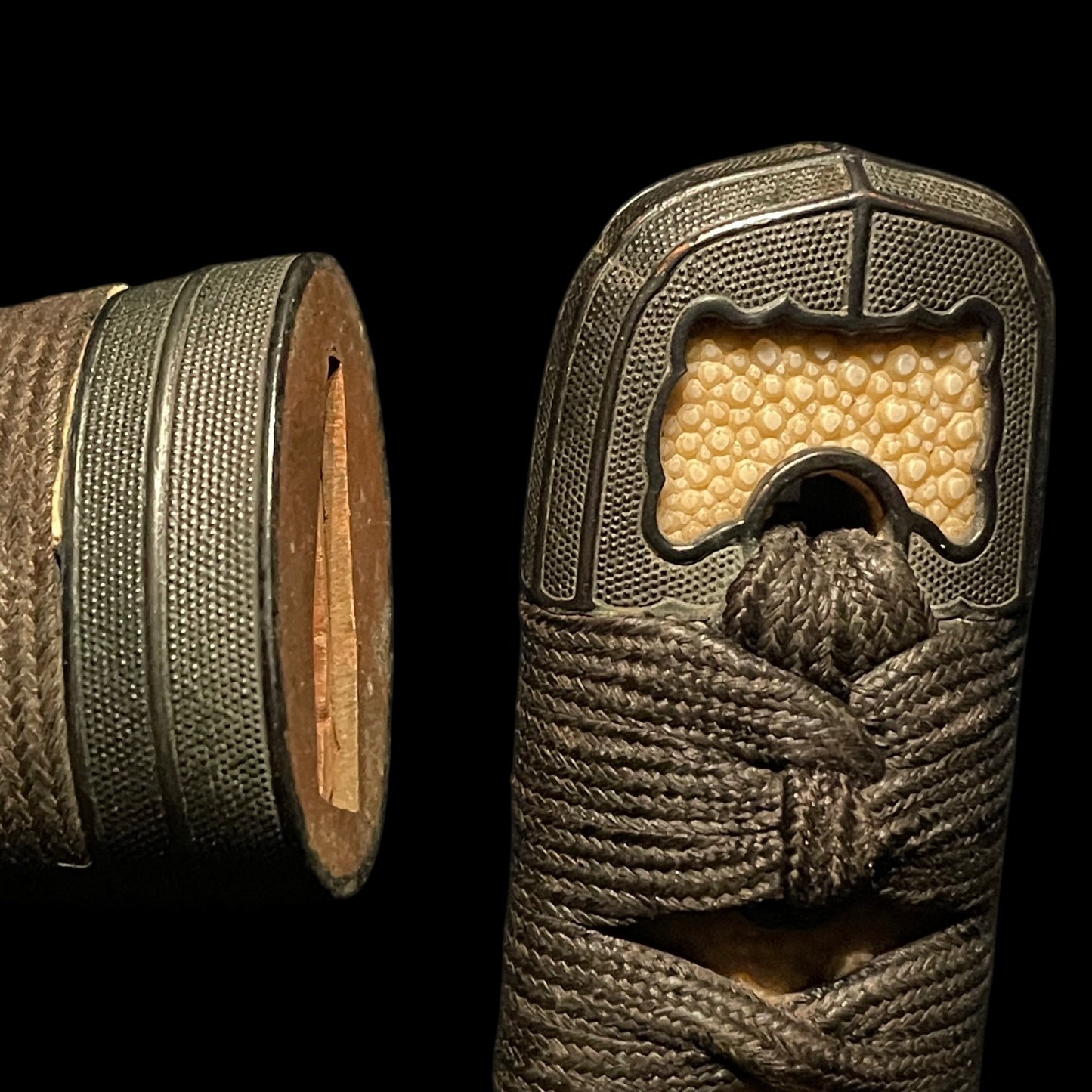Late KAMAKURA period Ko-Mihara 古三原 Long KATANA, Red handachi Koshirae 朱塗半太刀拵