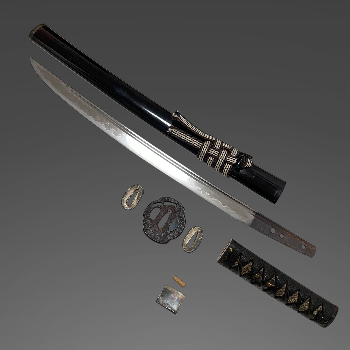 Hirazukuri Wakizashi, Frogs and Willows Fuchi, Bohi 棒樋 blade, Muromachi period mumei