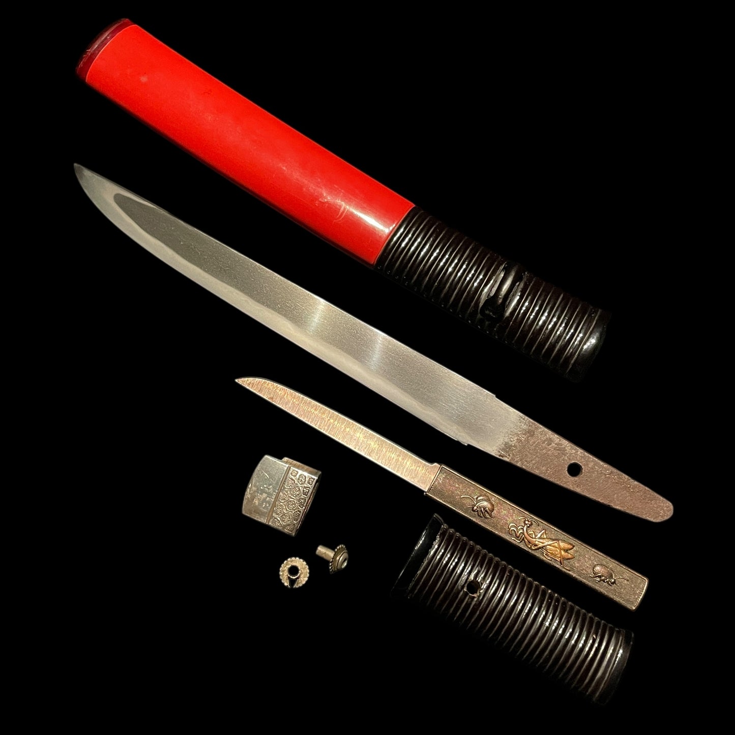 Red Tanto, Koshikizamisaya 腰刻鞘, with Kozuka, Late Edo period mumei