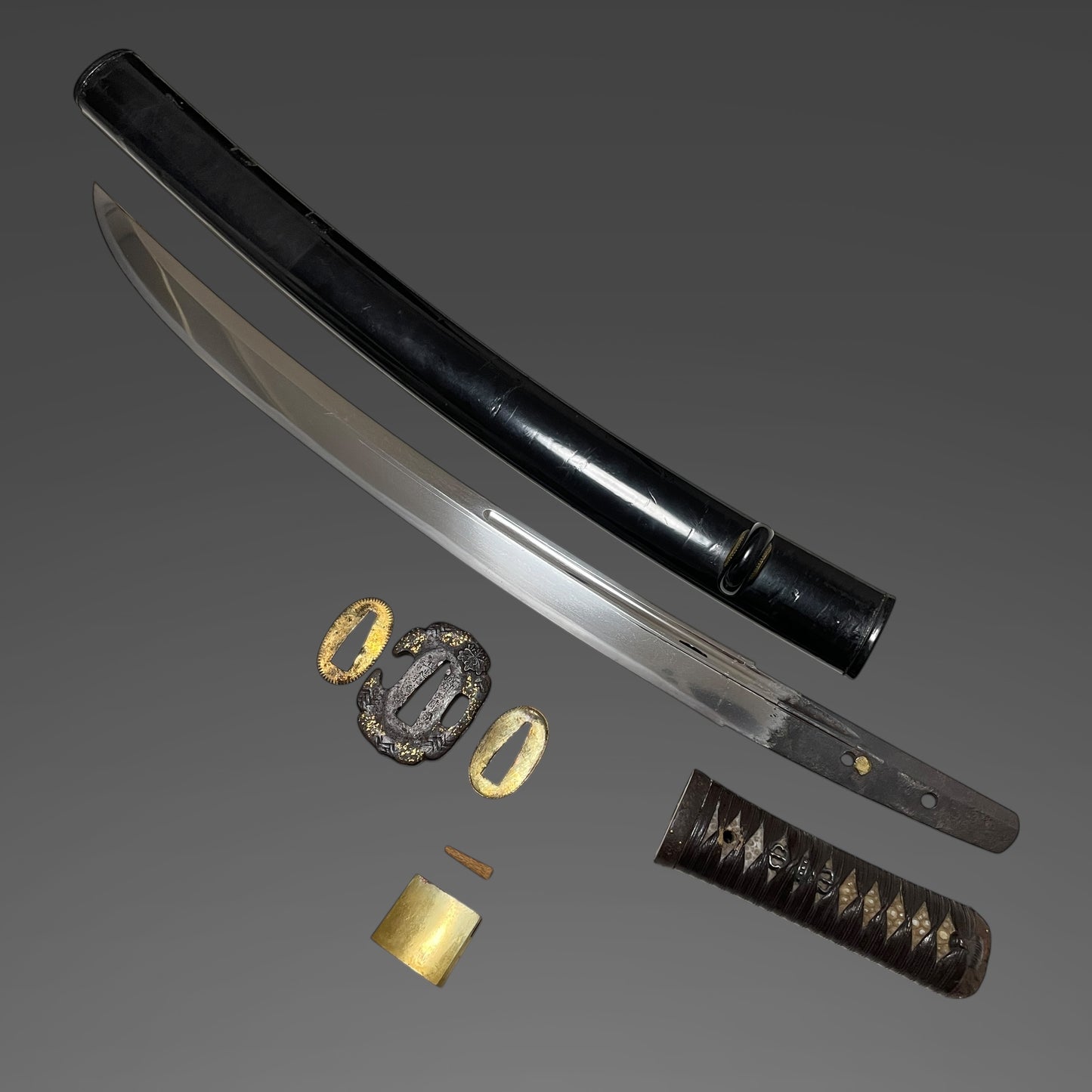 Naginata-Naoshi 薙刀直し Wakizashi, Signed Tsuba, Muromachi period mumei