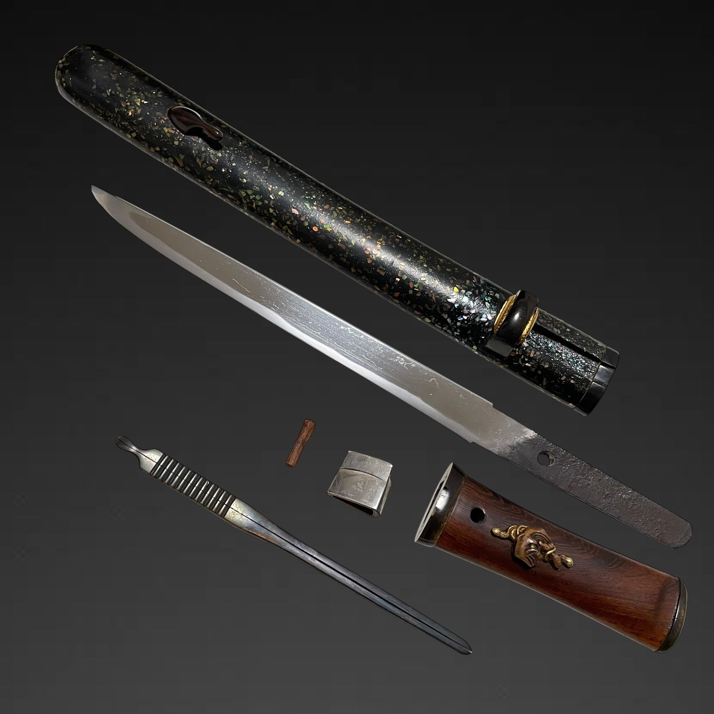 TENGU Menuki 天狗目貫 Aikuchi TANTO, Wari-Kogai and Raden Scabbard, Edo period mumei