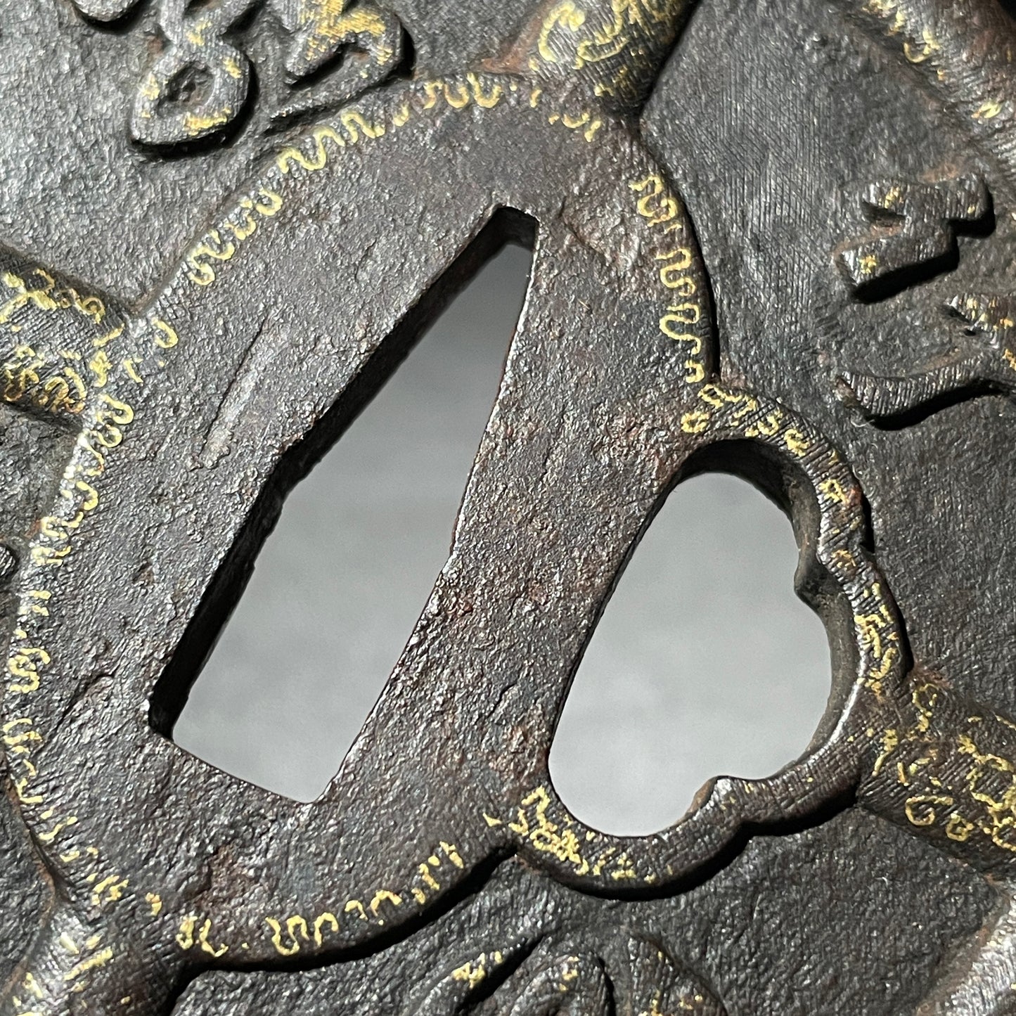 薩摩十字鍔 (Satsuma Cross TSUBA), Iron back, Edo period, with Otoshi-Bako