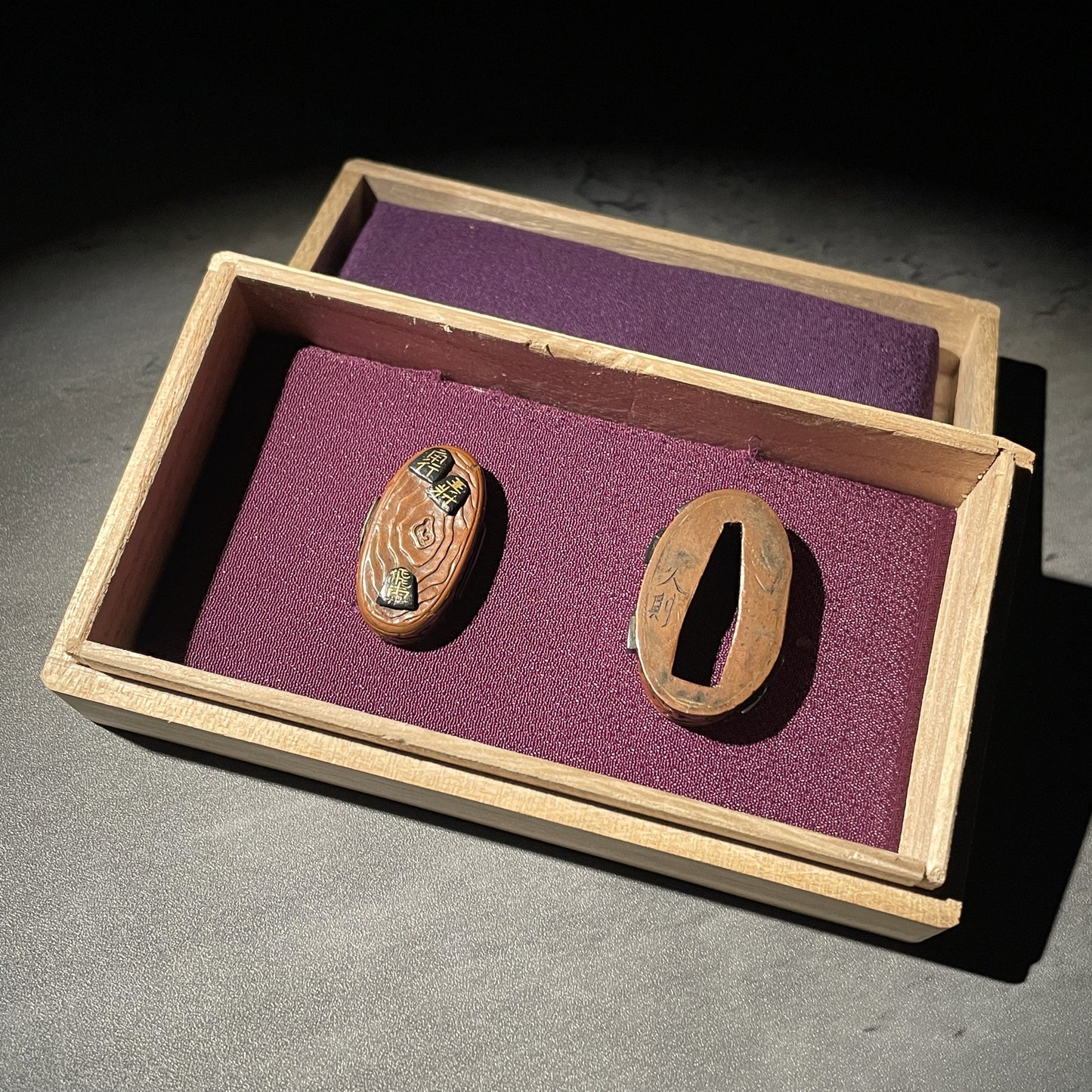 将棋駒素銅縁頭 (Shogigoma Suaka Fuchikashira), Hisanori 久則 signed, Edo period