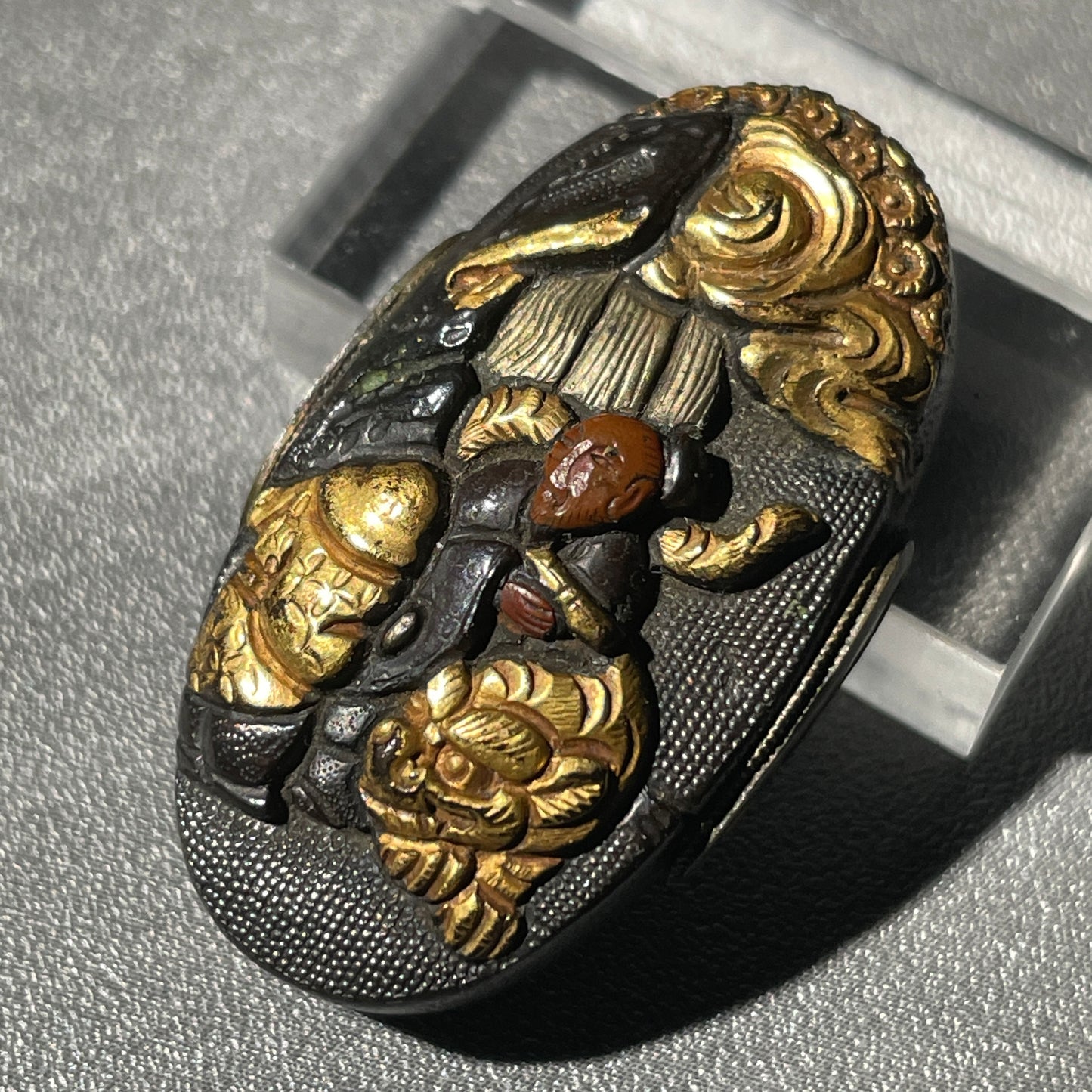 唐人物 (Tojinbutsu) Fuchikashira, Shakudo back, Edo period