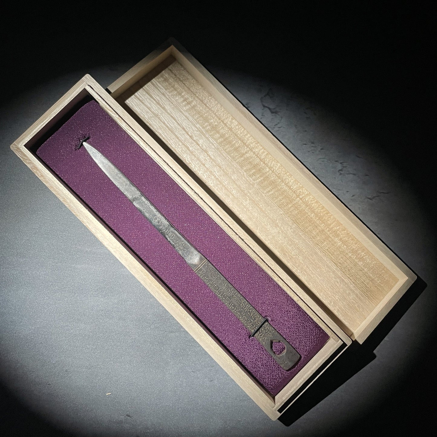 Bashin 馬針, Kikumon Kaminariyoke 菊紋雷除, Edo period