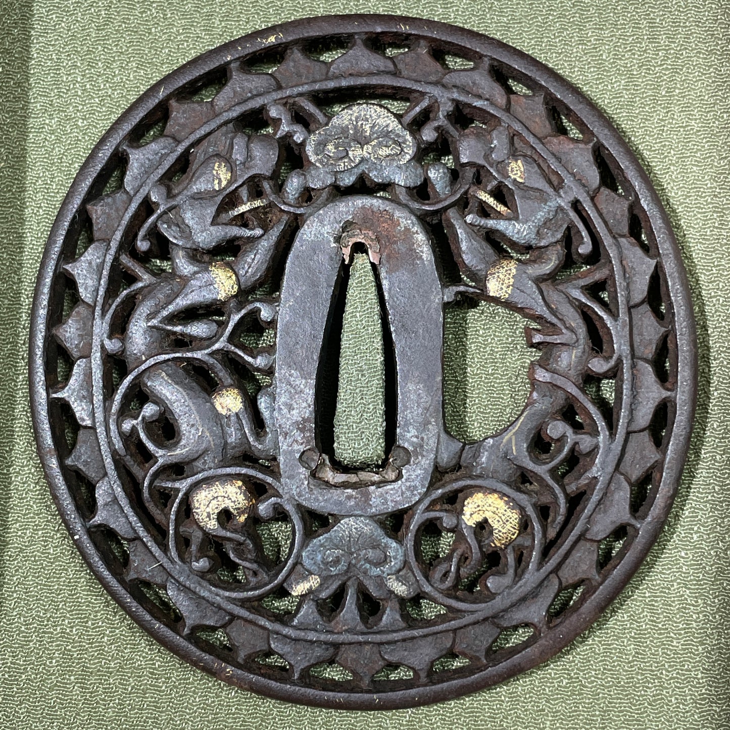 双龍透上手南蛮 Soryusukashi Jote Nanban TSUBA, Edo period, with BOX