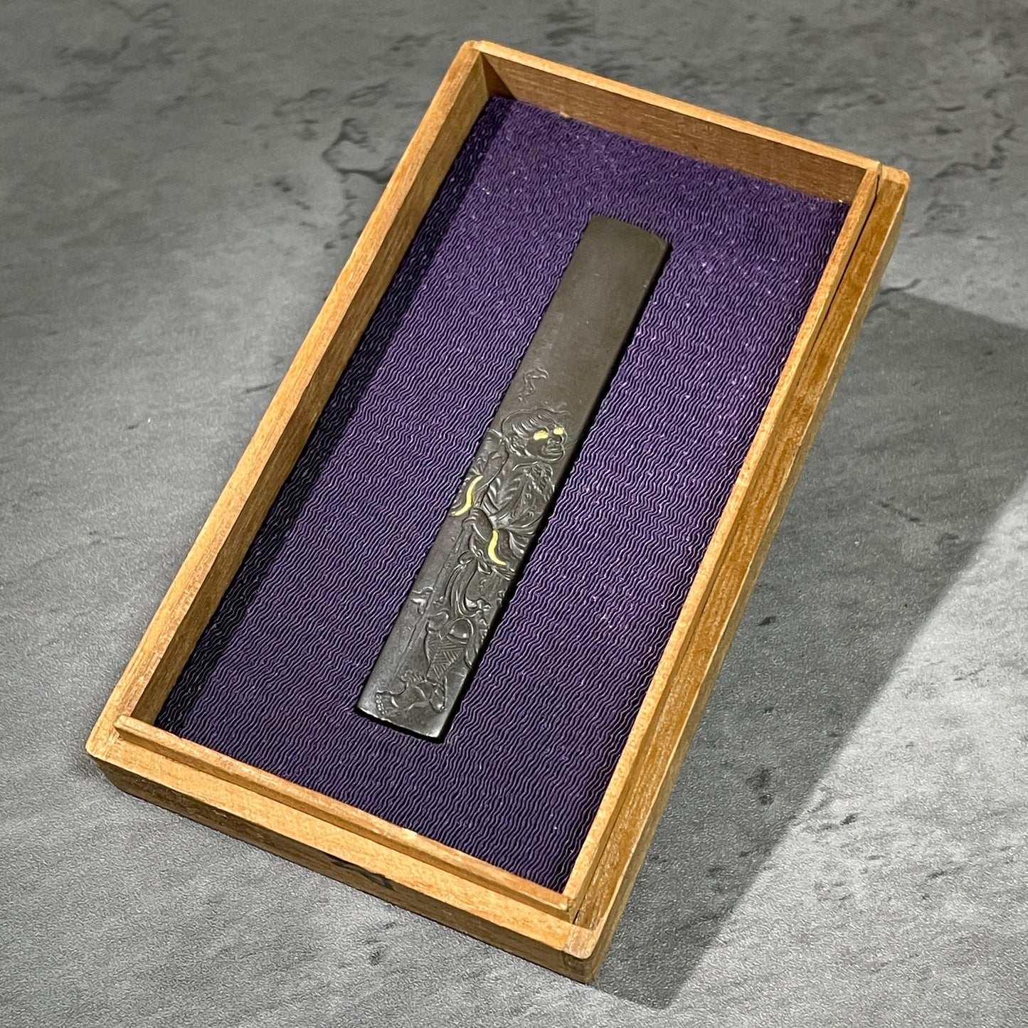 韃靼人 Dattanjin Kozuka, 重光 Shigemitsu signed, Edo period, with BOX