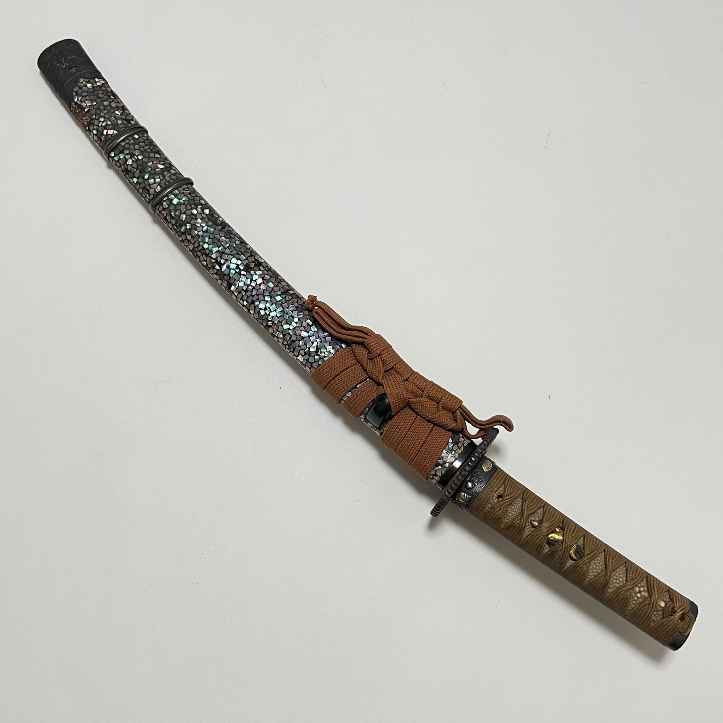 Raden Wakizashi Koshirae 螺鈿脇差拵, Dragon Kojiri, Shell Fuchikashira, Edo period