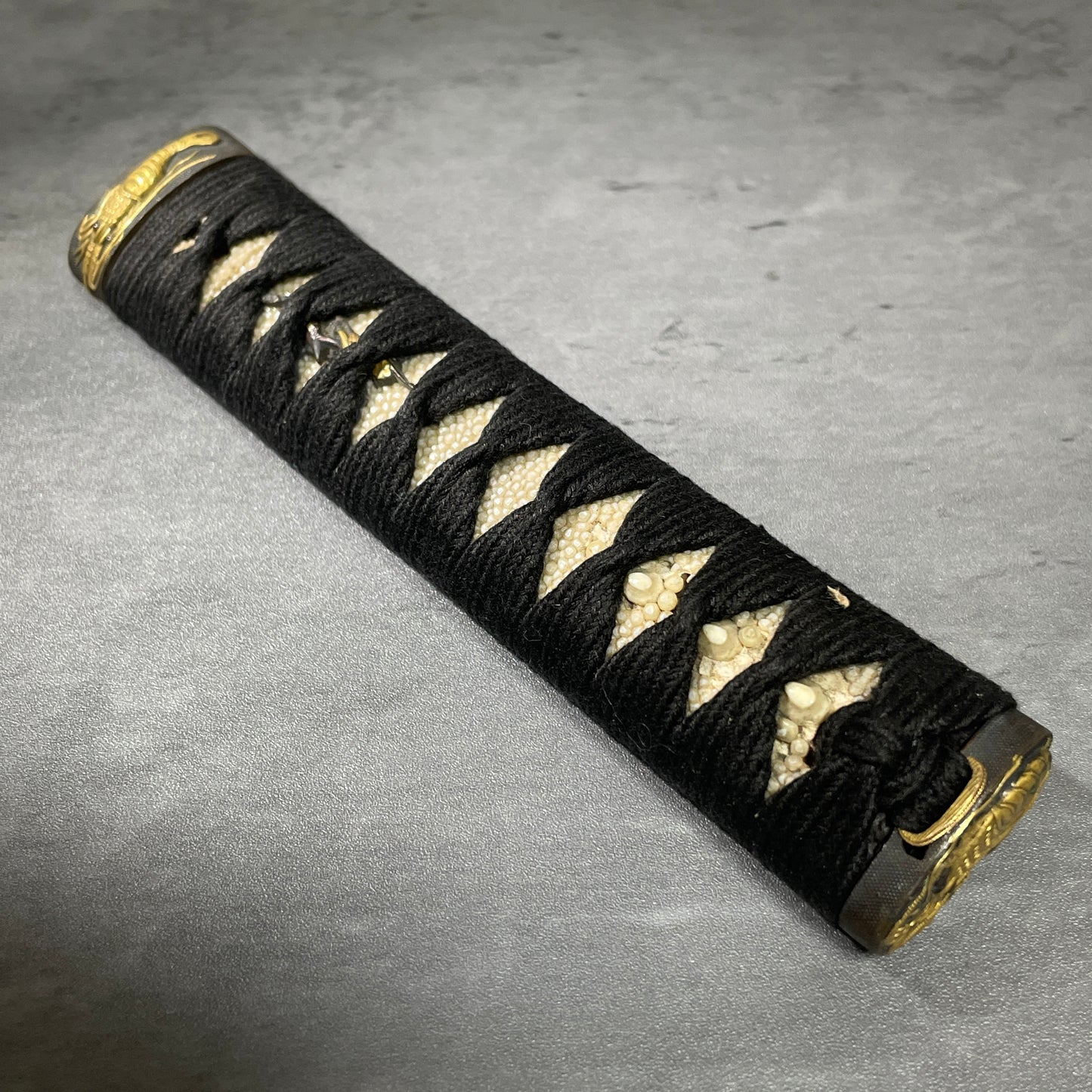 Shrimp Fuchikashira 海老縁頭, Tsukamae 柄前 For Wakizashi