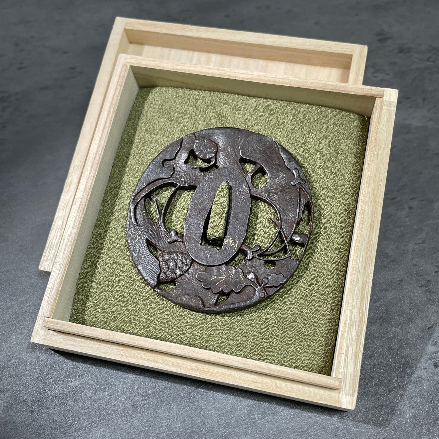 Ginkgo Autumn leaves, Fukiyose Sukashi Icho TSUBA(吹寄透銀杏鍔),with BOX