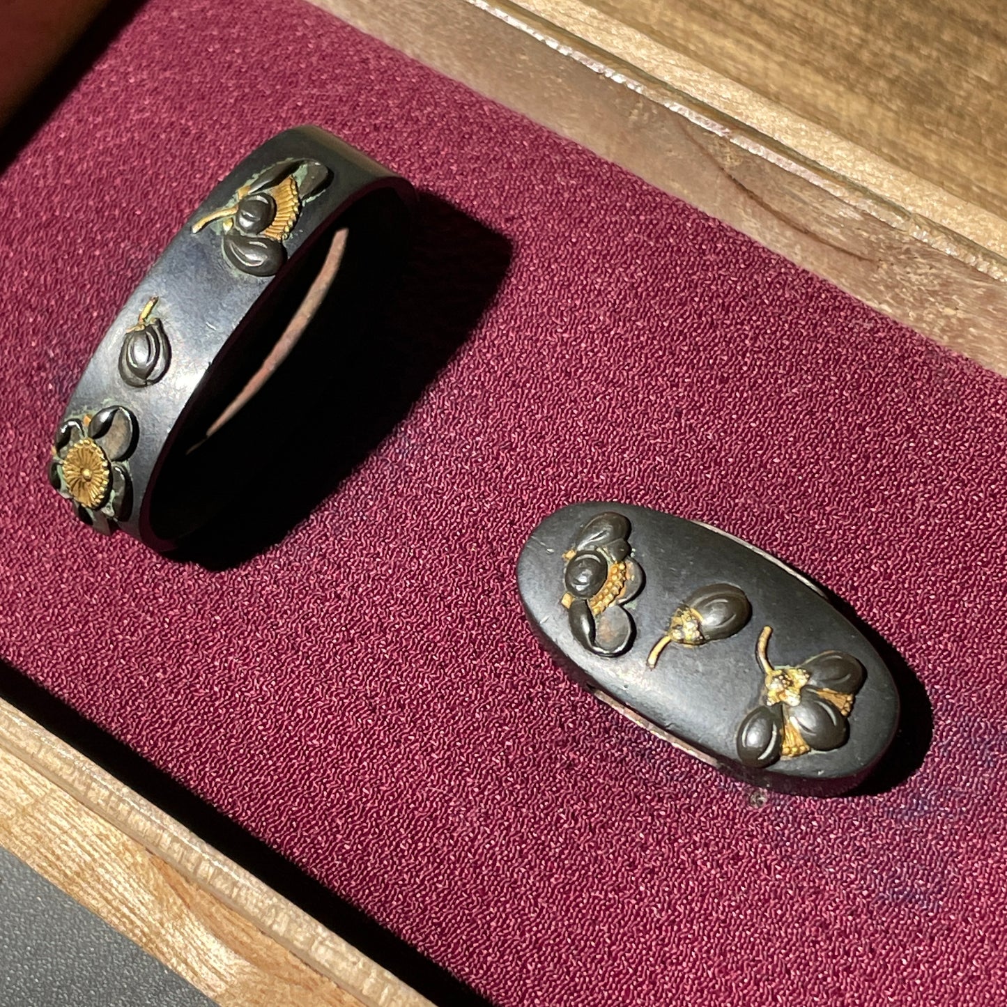 Camellia and Eggplant Fuchikashira, Tsubaki-Nasu(椿茄子), Edo period, Shakudo back