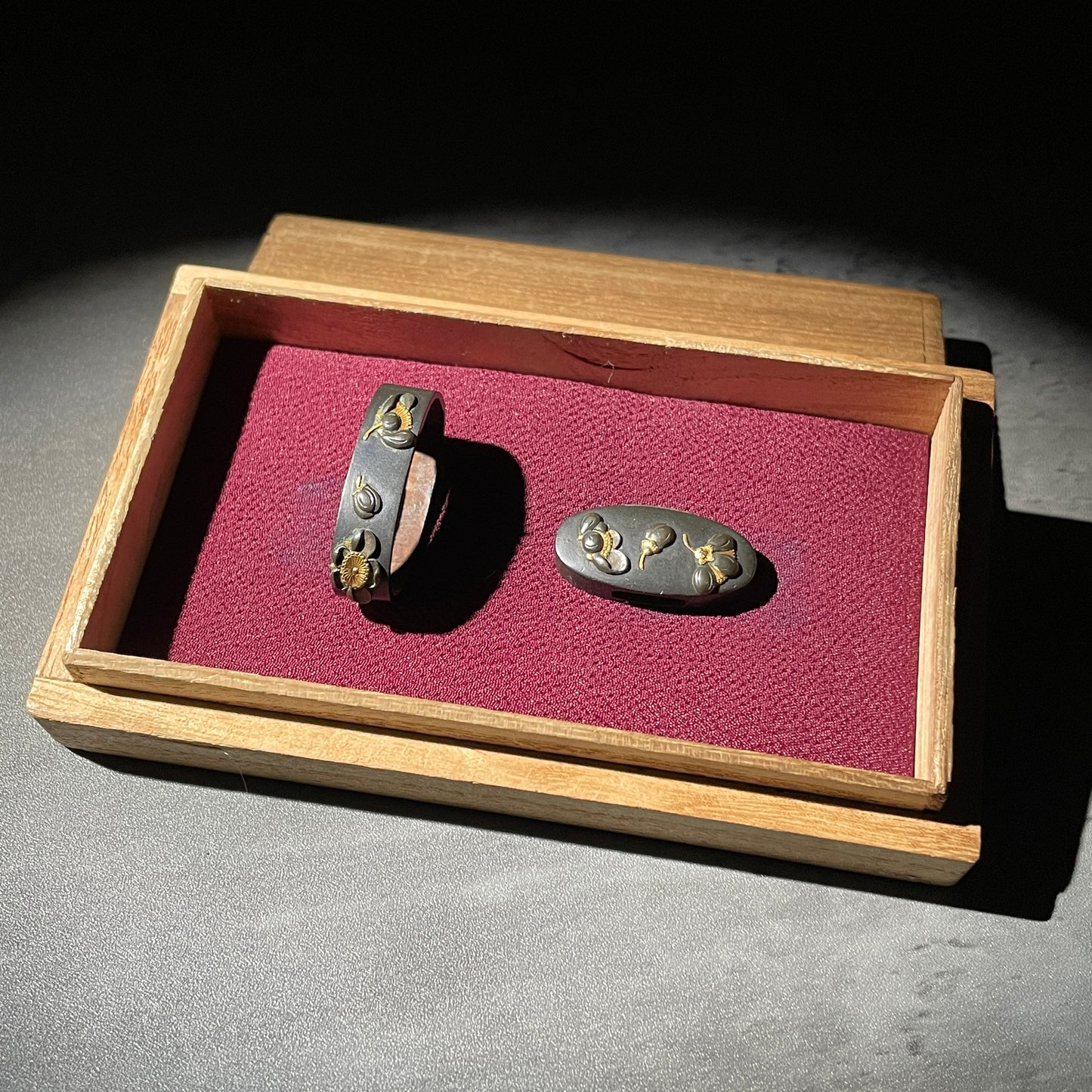 Camellia and Eggplant Fuchikashira, Tsubaki-Nasu(椿茄子), Edo period, Shakudo back