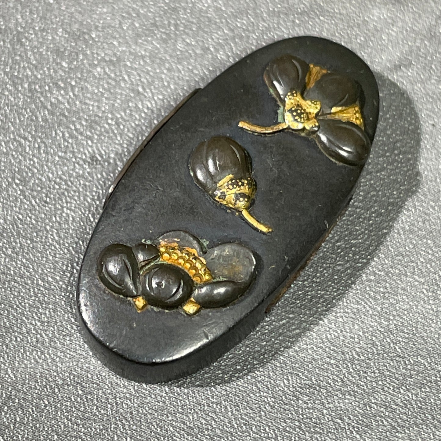Camellia and Eggplant Fuchikashira, Tsubaki-Nasu(椿茄子), Edo period, Shakudo back