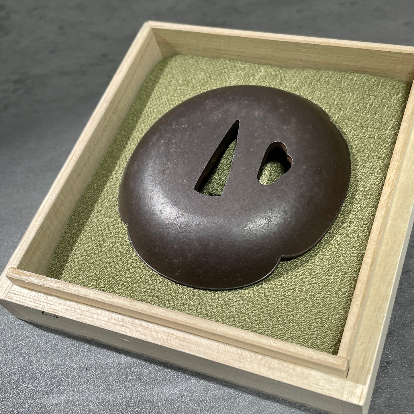 Rare WAN-TSUBA 椀鍔 Large and Heavy, Iron back, Edo period, with BOX