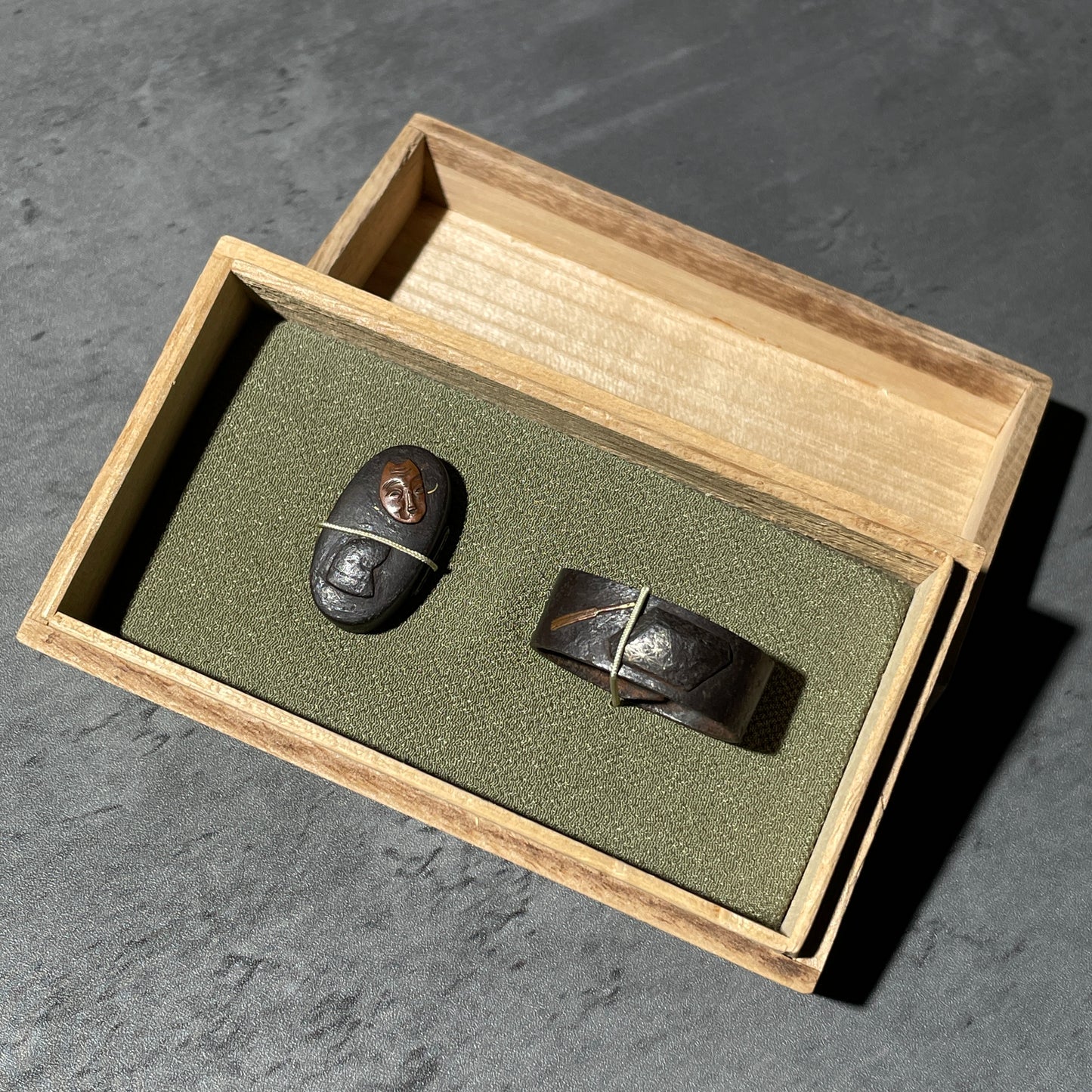 Nohgaku (能楽) Fuchikashira, Iron back, Edo period, with BOX