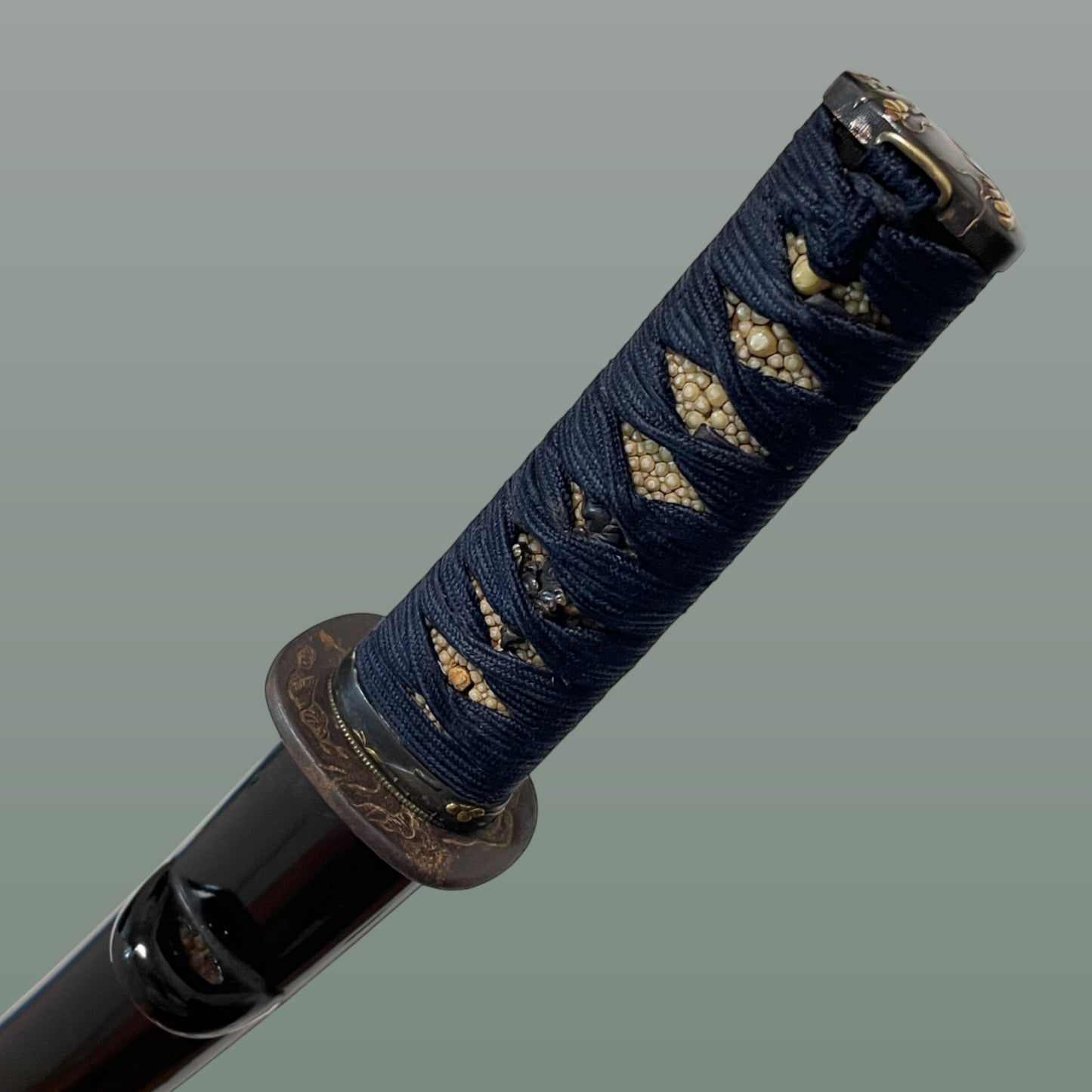 Short Wakizashi Koshirae, Tsuta-karakusa Fuchikashira 蔦唐草縁頭, Edo period