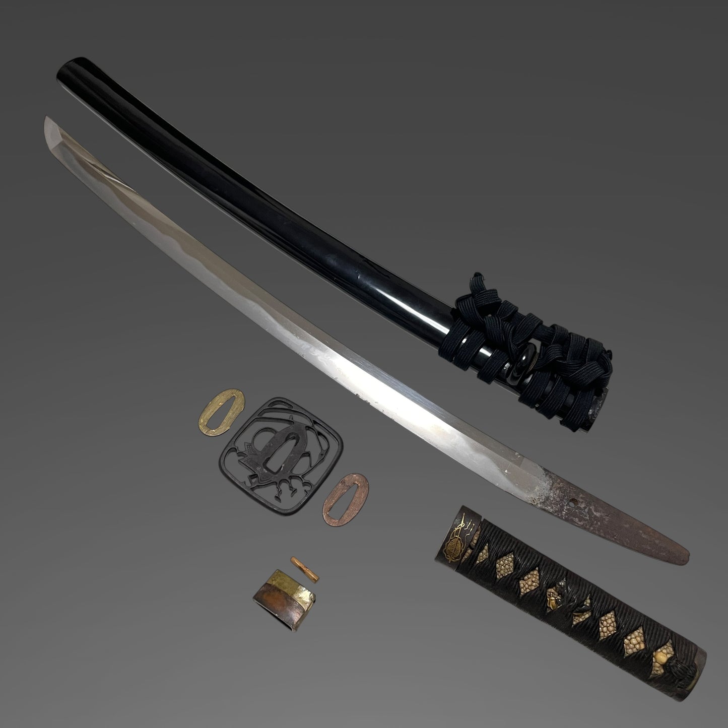 Gunbai-Fuchikashira 軍配縁頭 Wakizashi, Wide Hamon, Edo period mumei