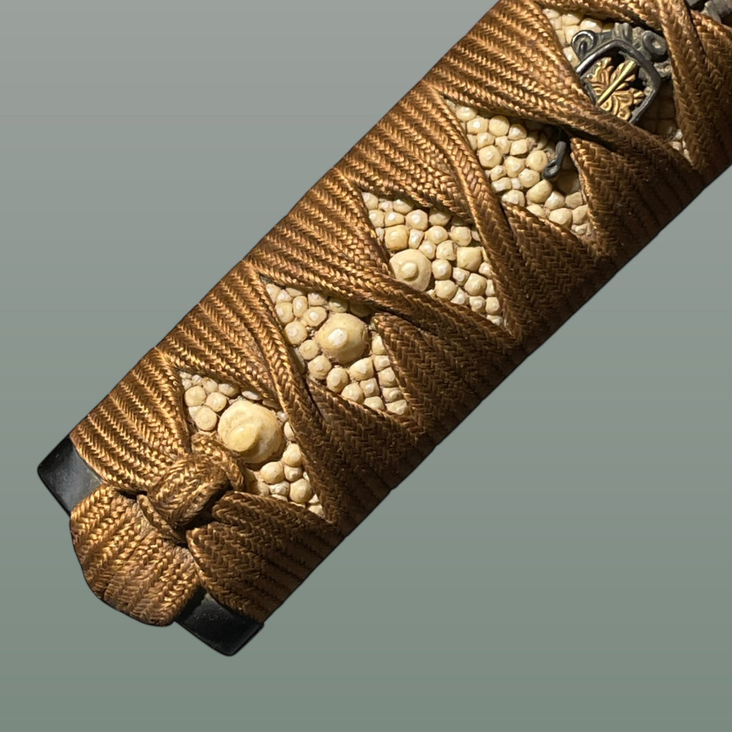 Tsukamae 柄前 for Tanto, 蟷螂縁 Mantis Fuchi
