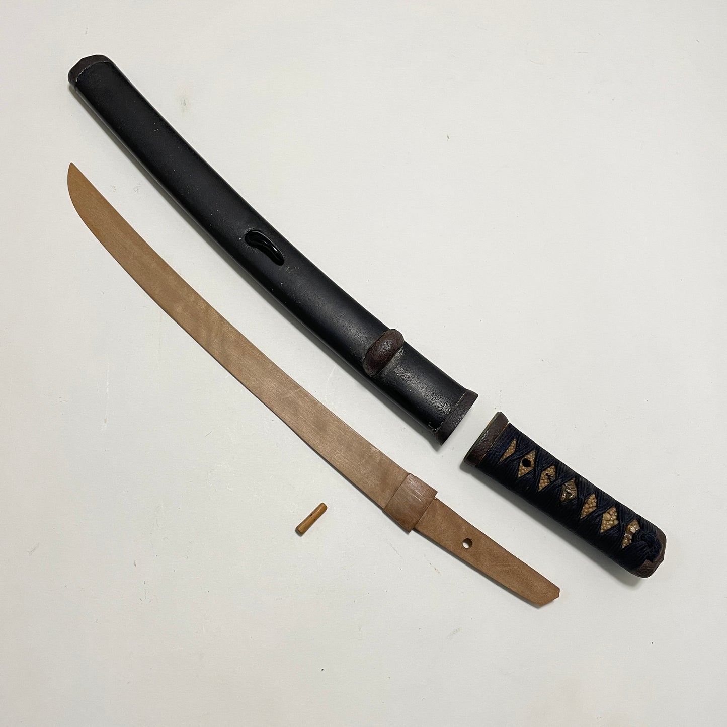 Aikuchi Koshirae 合口拵 For Sunnobi TANTO, Edo period, Iron Fittings