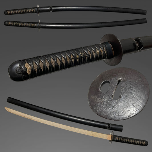 Black KATANA Koshirae, Kitae-Tsuba 鍛鍔, Kawamaki-Tsuka 革巻柄, Edo period