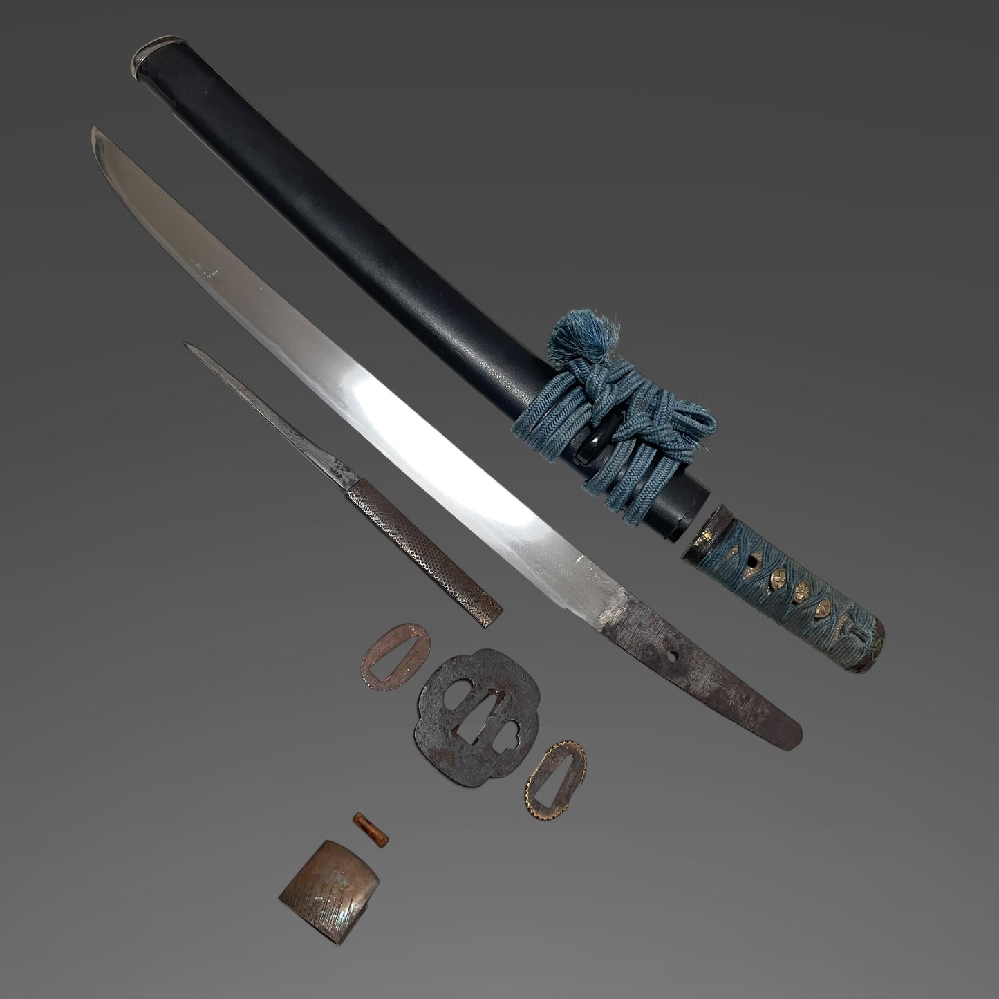 Hirazukuri 平造り Heavy Wakizashi with Kozuka, Wide and Thick blade, Edo period mumei