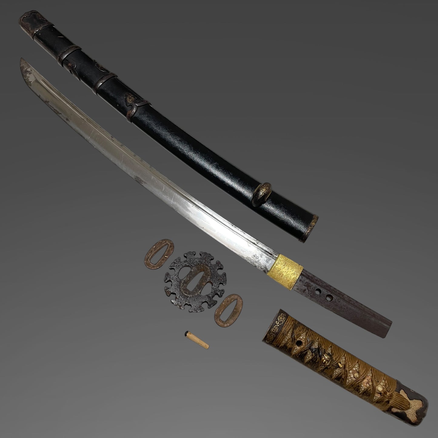 Handachi Koshirae 半太刀拵 Wakizashi, Dragon Menuki, Edo period mumei