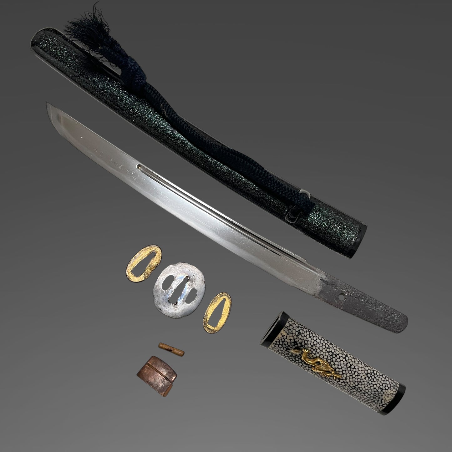 Aogaimijin-Saya 青貝微塵鞘 TANTO, Bishuosafune Sukesada August 1574 備州長船祐定 天正二年八月日 signed