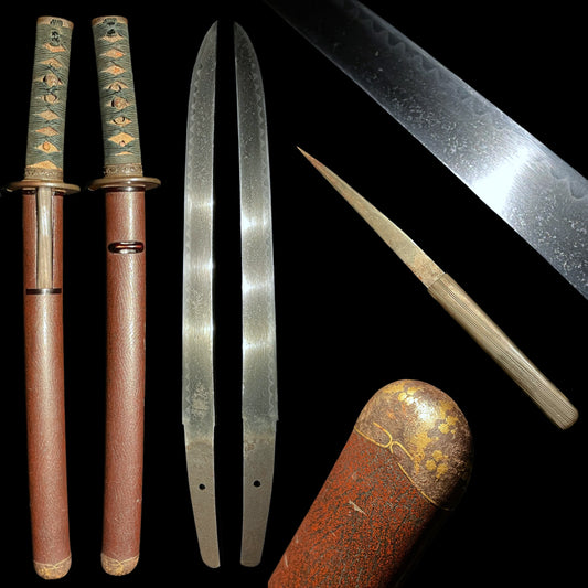 Red Sunnobi-Tanto 寸延短刀, with Kozuka, Large Kojiri, Edo period mumei