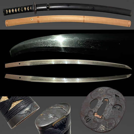 Katsumitsu 勝光 signed Wakizashi, Shibuichi Fuchikashira, Muromachi period, with Shirasaya