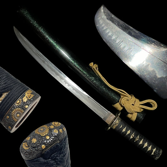 Naginatanaoshi-Zukuri 薙刀直造 Wakizashi, Flower Fittings, Muromachi period mumei