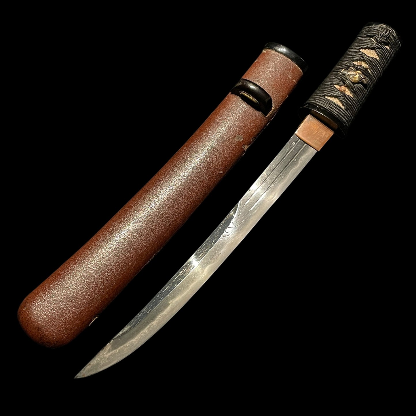 Unokubi-Zukuri 鵜首造 Red TANTO, with Brass KOZUKA, Edo period mumei