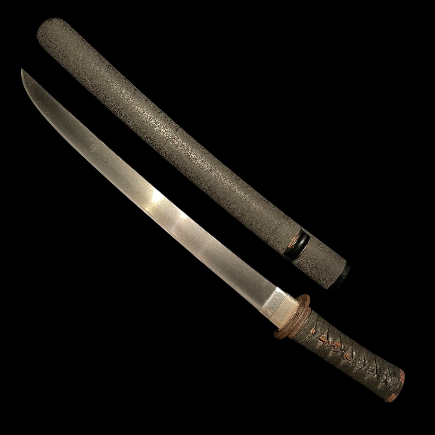 Hirazukuri Sunnobi Tanto 平造寸延短刀, Silver cover Habaki and Seppa, Edo period mumei