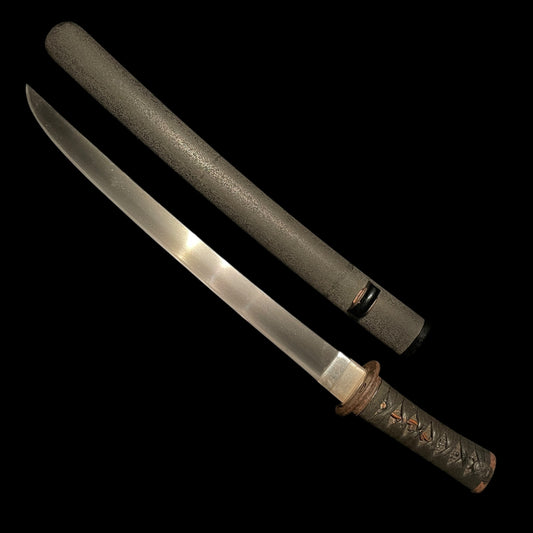 Hirazukuri Sunnobi Tanto 平造寸延短刀, Silver cover Habaki and Seppa, Edo period mumei