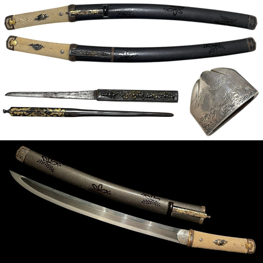 Shobuzukuri Wakizashi 菖蒲造脇差, Osafune Munehisa 長船宗久 signed, with Kozuka Kogai