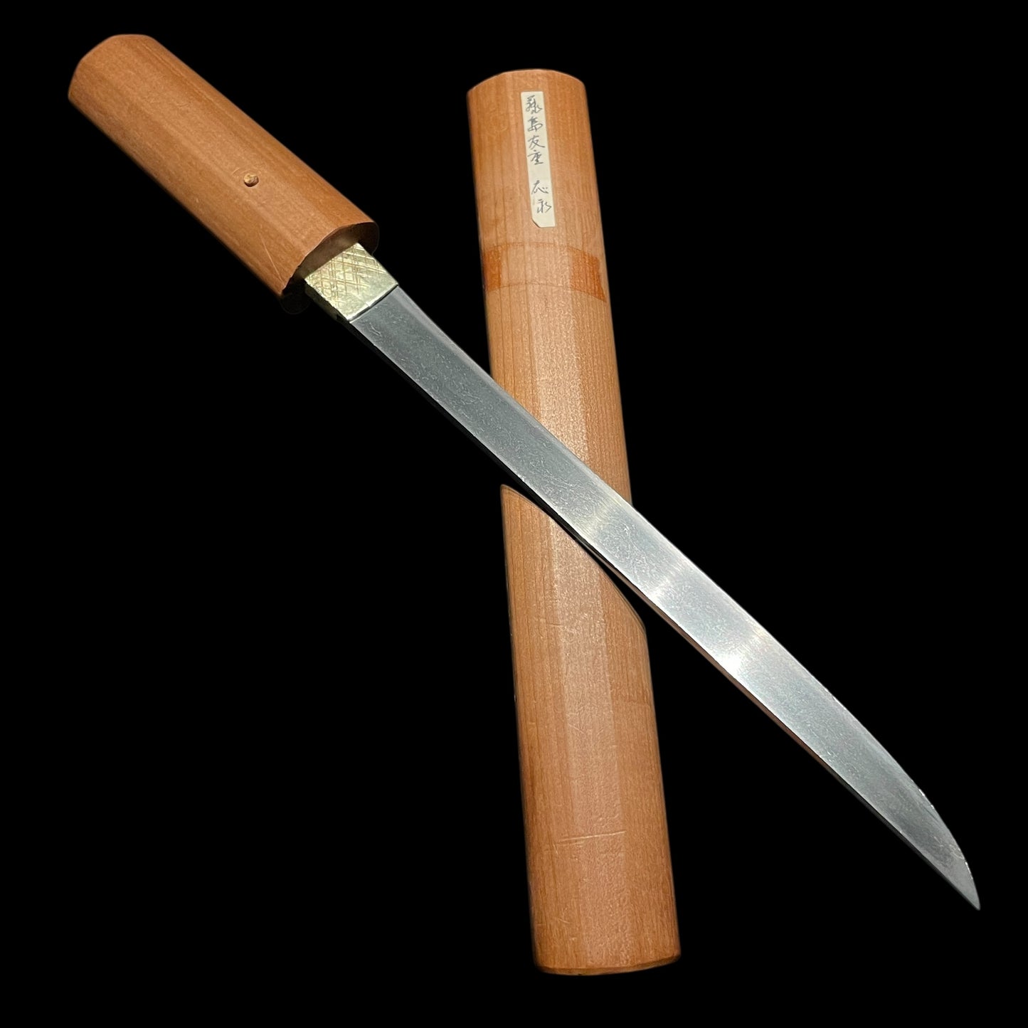 Tomo 友 signed, KOTO Tanto in Shirasaya, Muromachi period, Gold cover Habaki