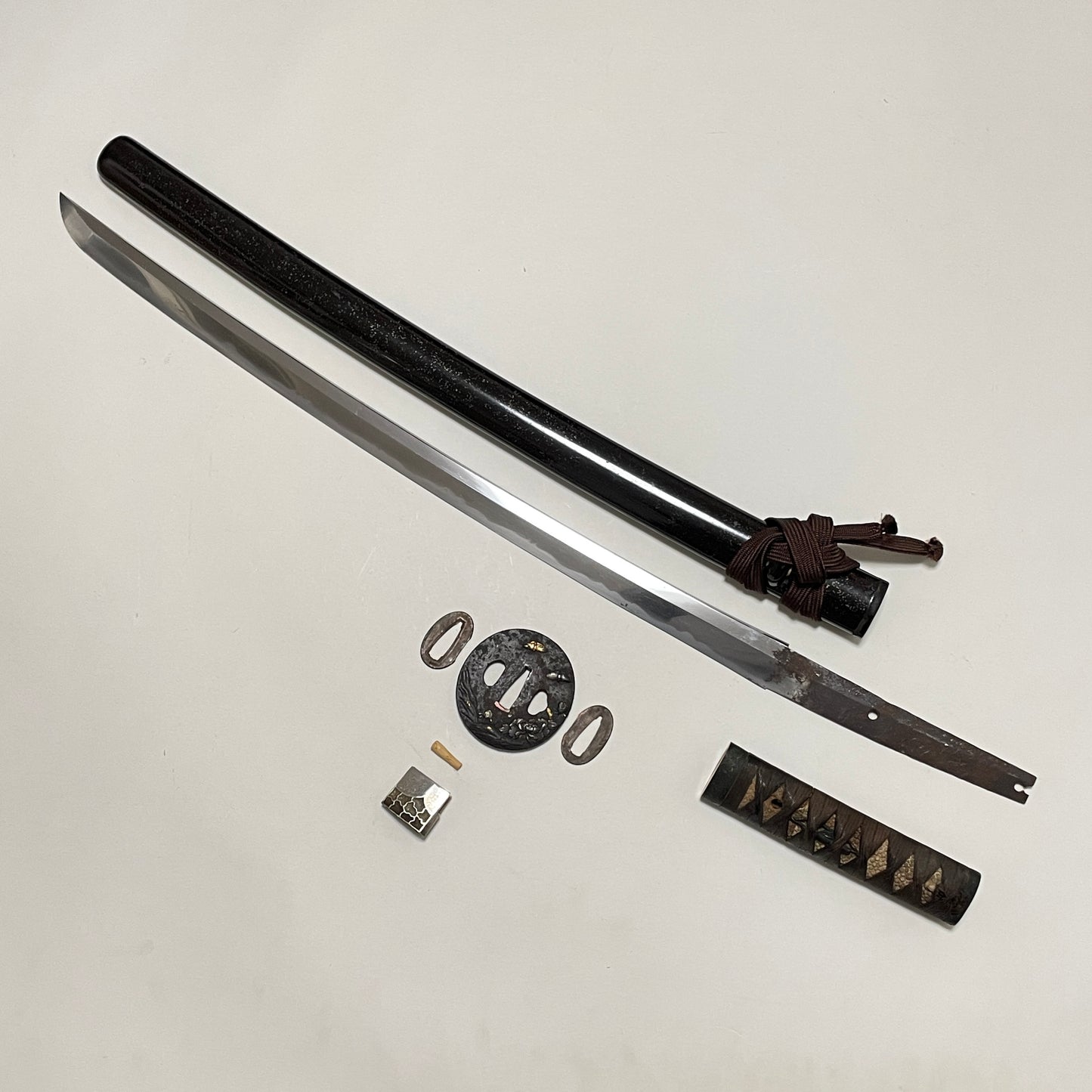 Thundercloud 雷雲 Fuchikashira Long Wakizashi, Peony and Butterfly Tsuba