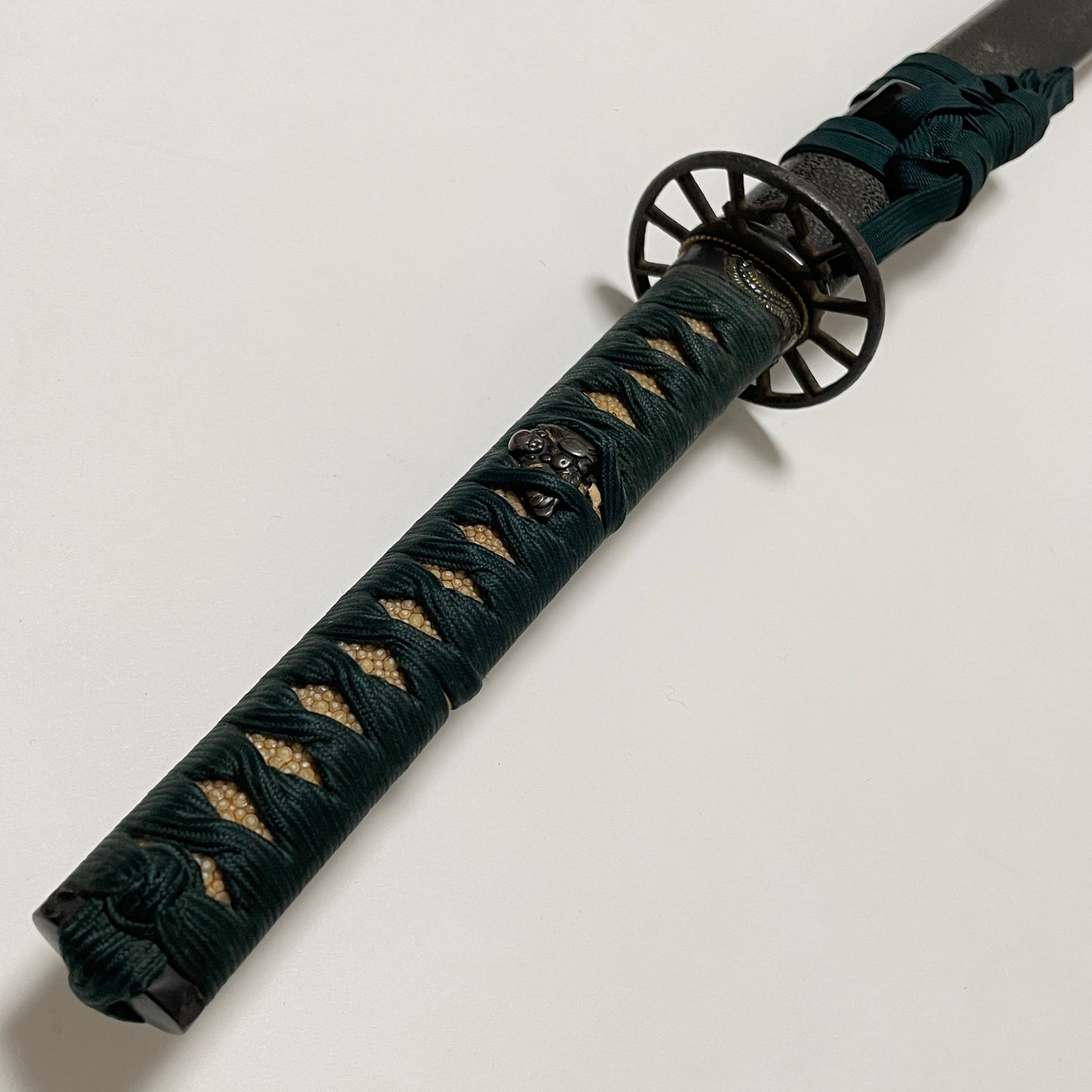 Kaneharu 兼春 signed Katana, Centipede Fuchi, Hotei Menuki, Edo period