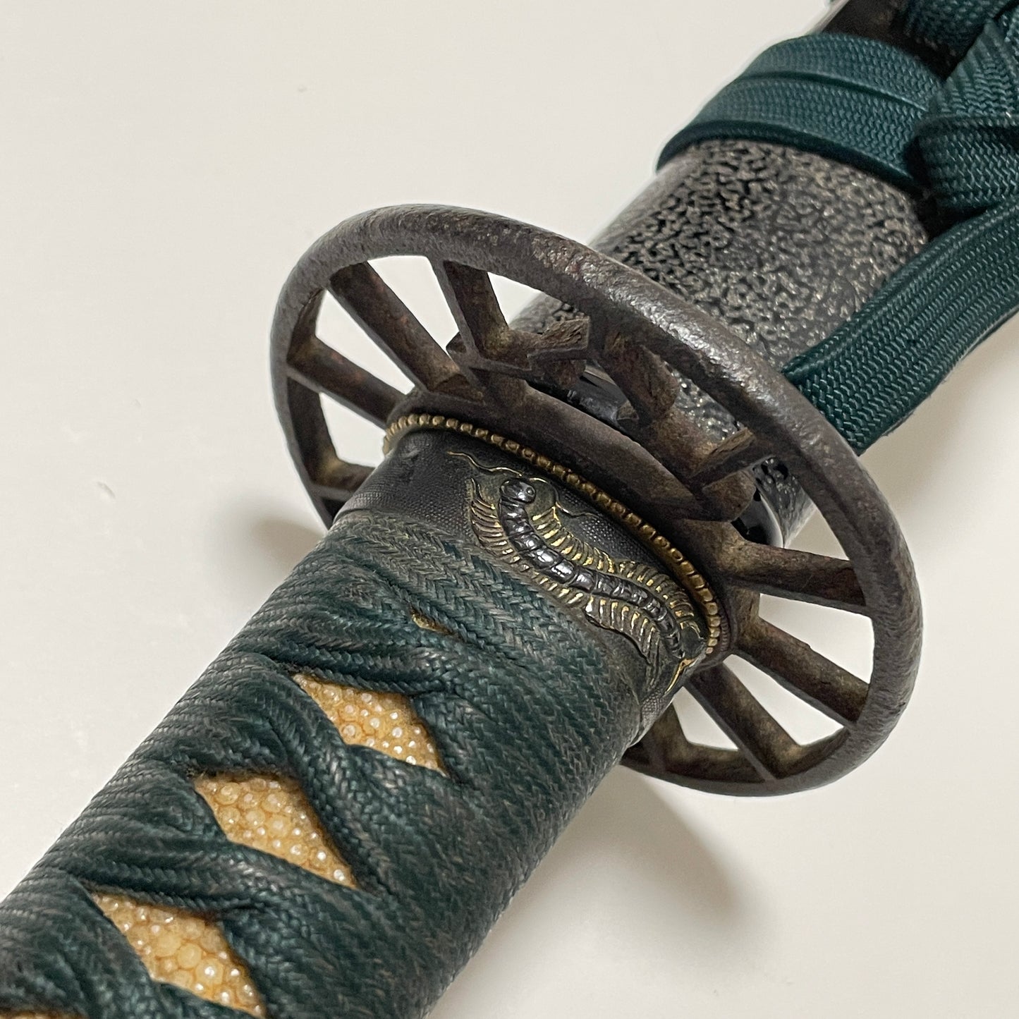 Kaneharu 兼春 signed Katana, Centipede Fuchi, Hotei Menuki, Edo period