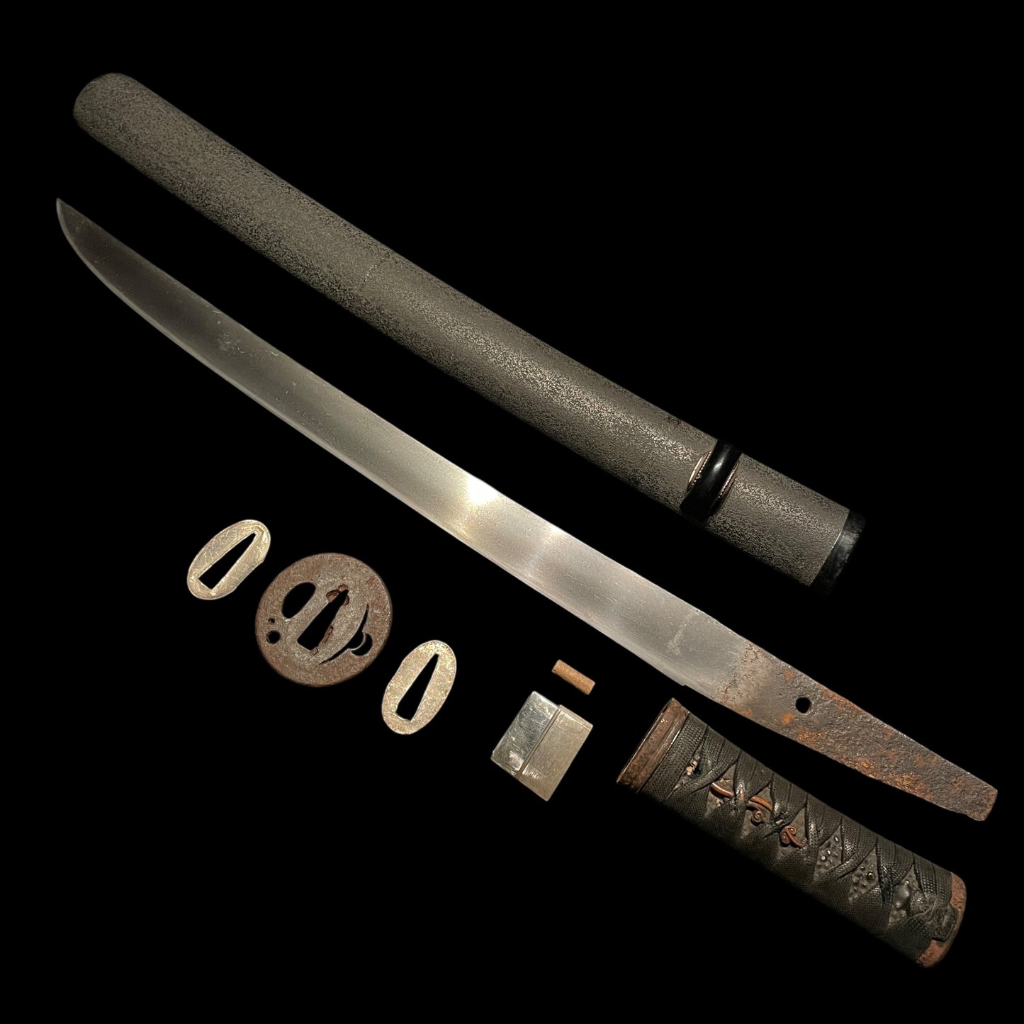 Hirazukuri Sunnobi Tanto 平造寸延短刀, Silver cover Habaki and Seppa, Edo period mumei