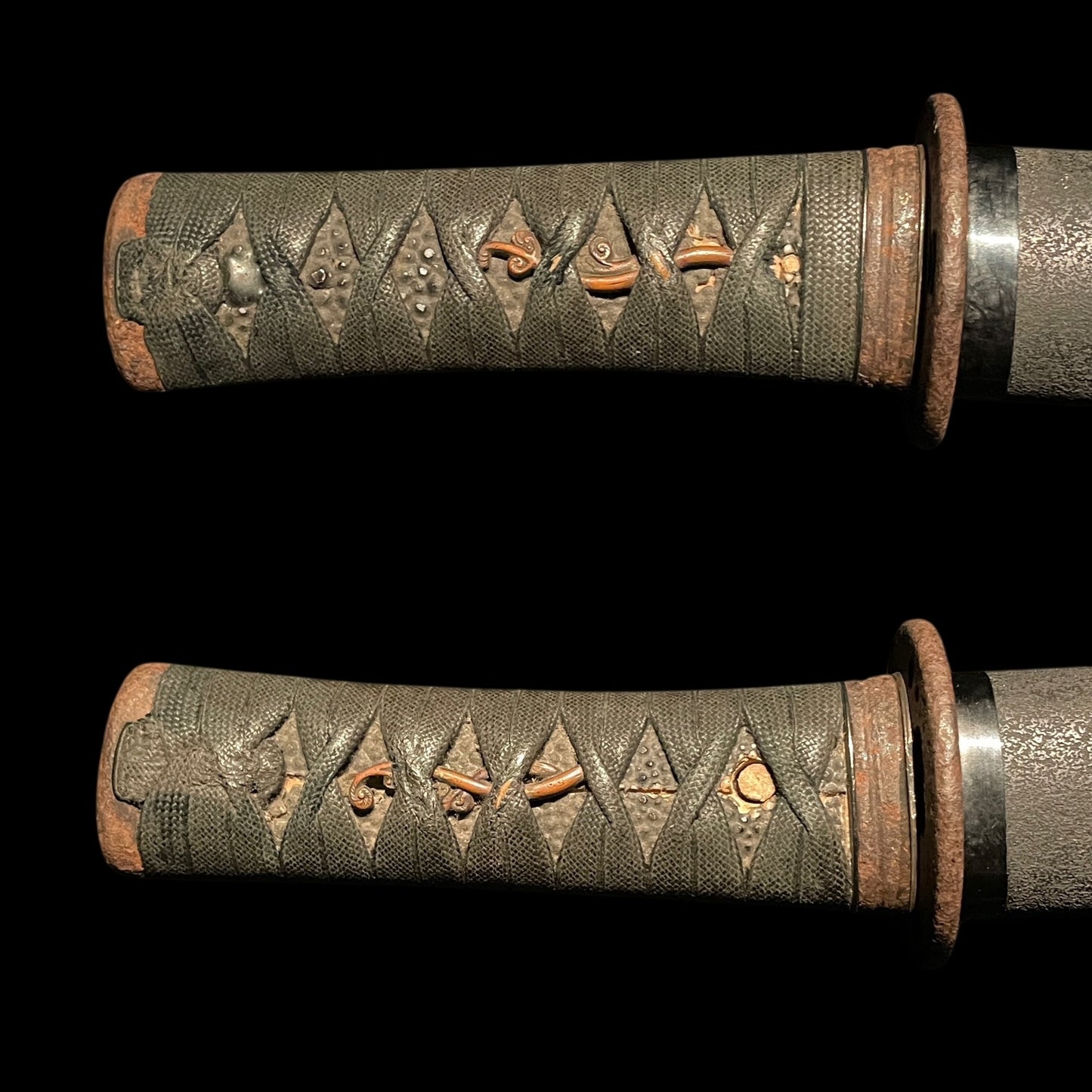 Hirazukuri Sunnobi Tanto 平造寸延短刀, Silver cover Habaki and Seppa, Edo period mumei