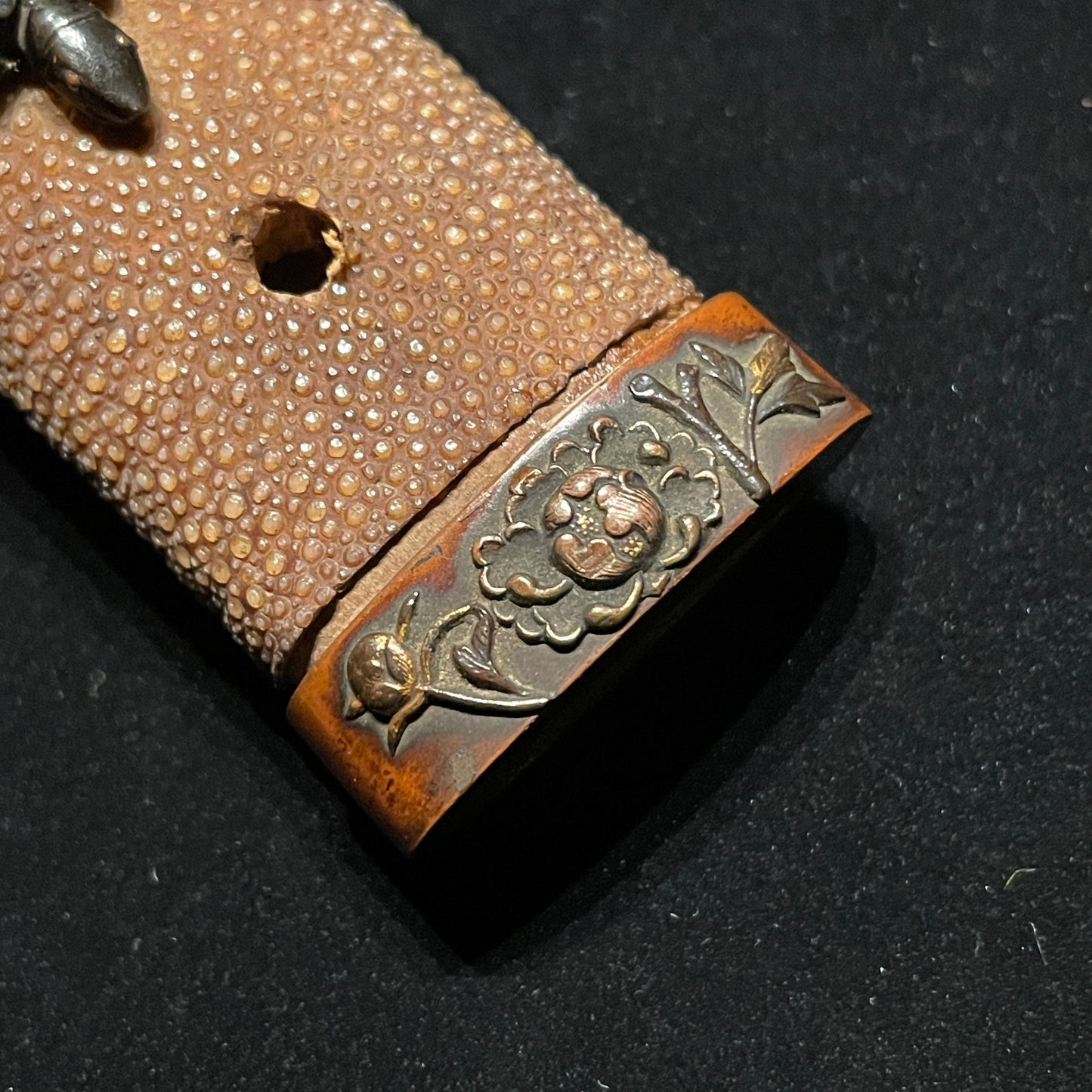 Turtle Menuki Yoroidoshi Tanto, Masamehada 柾目肌 Thick Blade, Edo period mumei