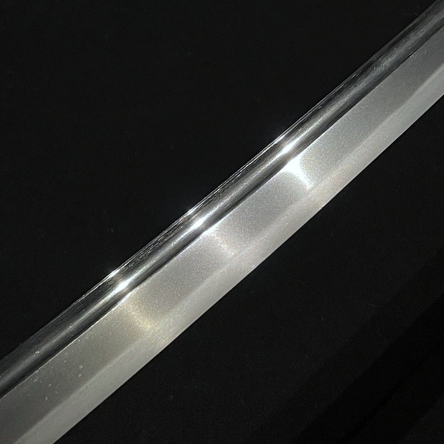 Kakitoshibi 掻通樋 KATANA in Shirasaya, Kanemichi 兼道 signd, Heavy blade, Gendaito
