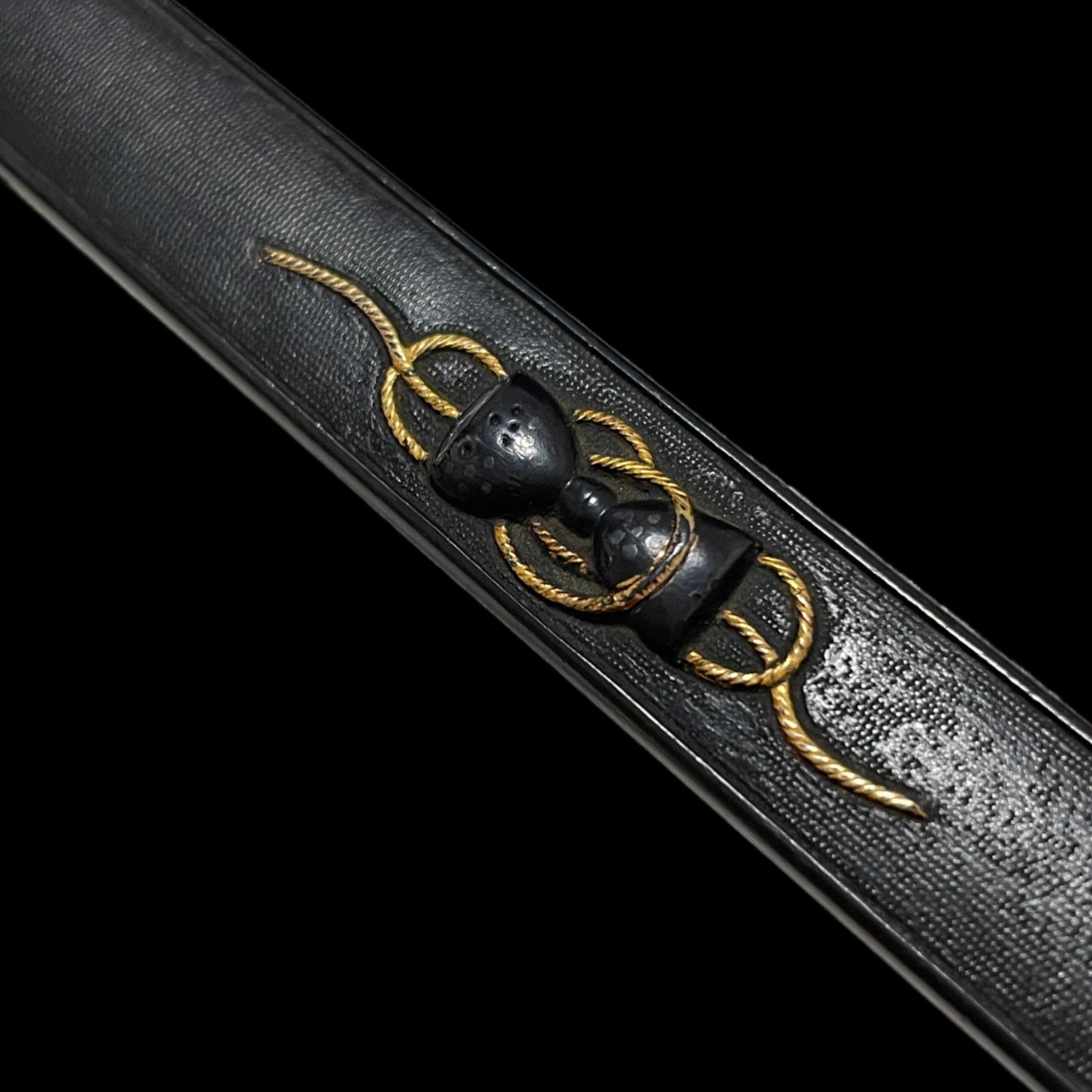 KANMURIOTOSHI 冠落とし TANTO, Kaneuji 兼氏 signed with KOZUKA, Muromachi period