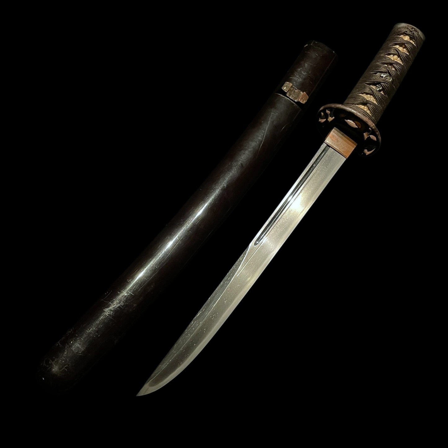 KANMURIOTOSHI 冠落とし TANTO, Kaneuji 兼氏 signed with KOZUKA, Muromachi period