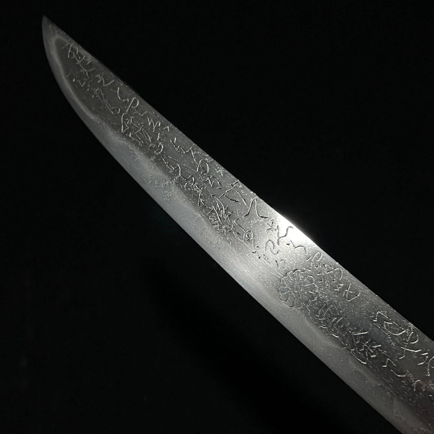 Toshin-Chokoku 刀身彫刻 Poetry sculpture TANTO, Sanjo Munechika 三条宗近 signed